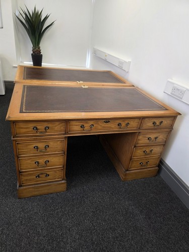 Regency reproduction pedestal - reproduction,