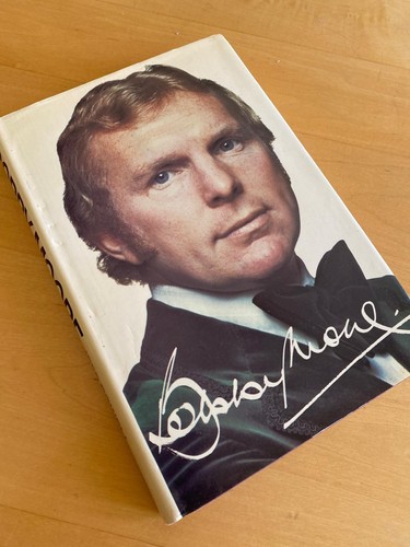 Bobby moore biography signed - moore,