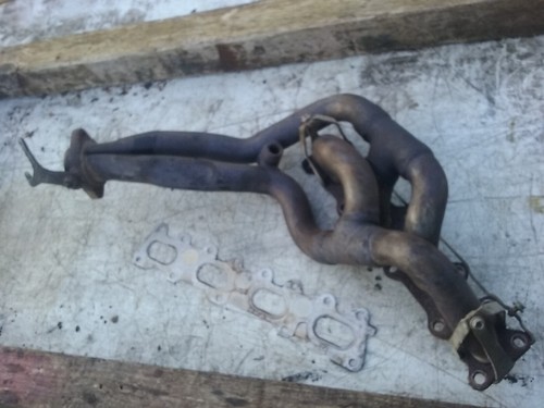 Mercedes exhaust manifold - exhaust,
