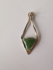 Sterling Silver Lovely Design Green Glass Pendant R6M
