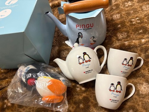 Pingu enamel kettle and - pingu,