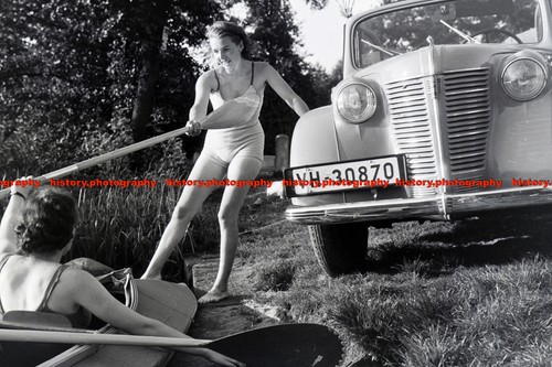 F000507 young woman getting - f000507,