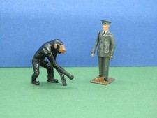 BRITAINS VINTAGE 1930-31 LEAD ZOO SERIES #915 CHIMPANZEE + #931 ZOO KEEPER
