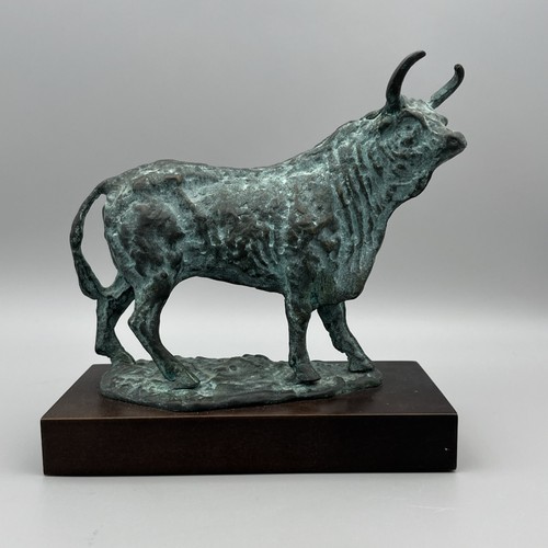 Heavy patinated bronze bull - heavy,