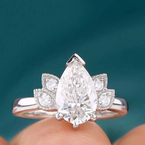 Women pear cut diamond - 2.30,