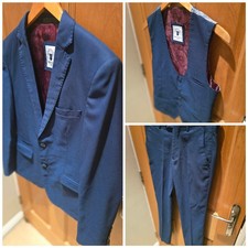 Marc Darcy Men's 3-Piece Suit