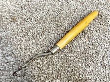 VINTAGE READICUT CANVAS RUG LATCH TOOL WOOD HANDLE