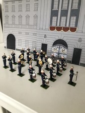 21 BRITAINS EYES RIGHT ROYAL