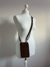 FAT FACE BROWN LEATHER PHONE PURSE CARD HOLDER CROSSBODY BAG.