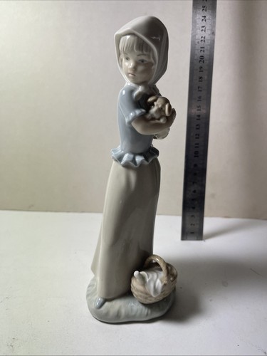 Nao figurines girl - figurines, with
