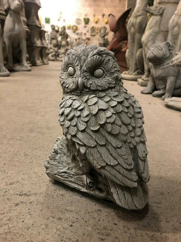 Owl log stunning - on, detail