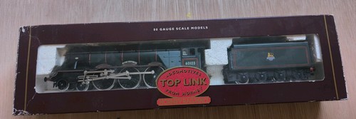 Hornby r2020 2 flying - 4-6-2,