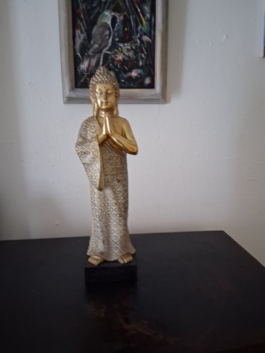Standing praying buddha - standing,
