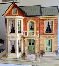 A VERY PRETTY AND UNUSUAL  GERMAN ANTIQUE DOLLS HOUSE.