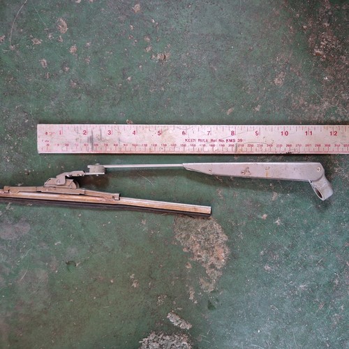Adjustable windshield wiper - ,