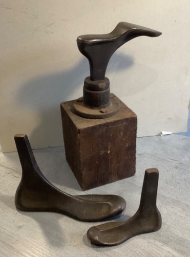 Antique iron cobblers - , shoe