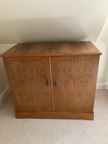 Cabinet yew strongbow - cabinet., strongbow.