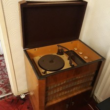 VINTAGE RECORD PLAYER/RADIOGRAM WITH AUTOMATIC RECORD CHANGER