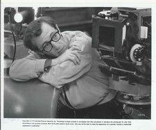 WOODY ALLEN BY CAMERA 1976 VINTAGE  10X8 PHOTO ORIGINAL PRESS RARE