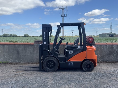 Doosan tonne gas forklift - doosan,