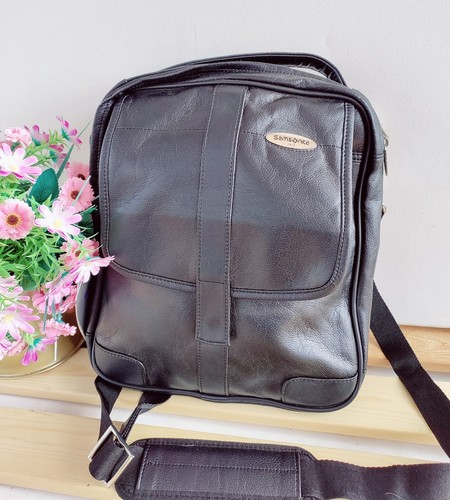 Bnwt samsonite arne black - bnwt,