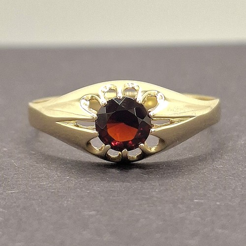 9ct yellow gold - 9ct, 0.88pts