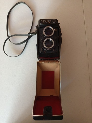 Vintage yashica mat - vintage, tlr