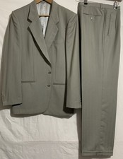 Louis Feraud Grey Two-Piece Suit 38" Chest, 32" Waist, Leg 31  Tailored Wool