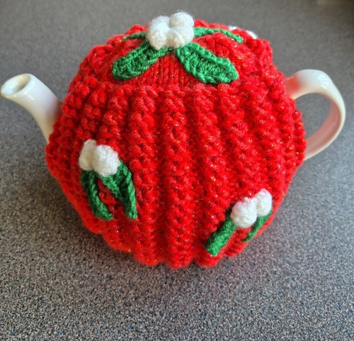Knitted tea cosy merry kissmas - merry,