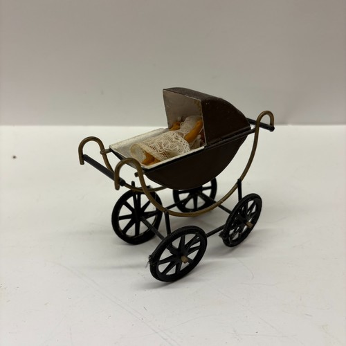 12th scale dolls house - 1:12th,