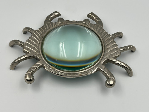 Crab magnifying