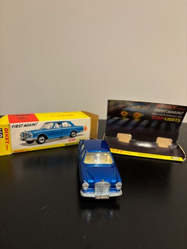Vintage dinky toys - toys, no
