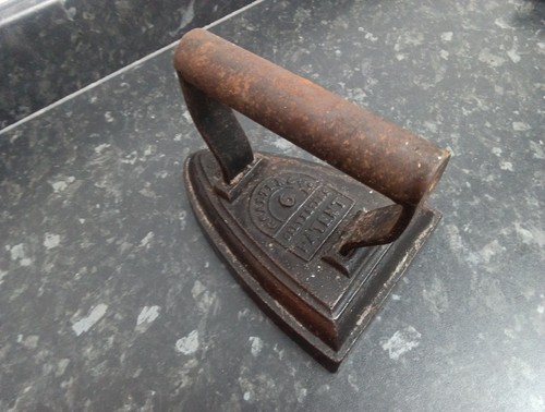 Vintage cast iron - flat,