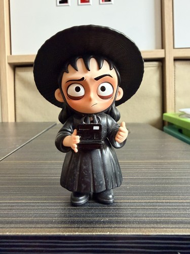 Lydia mini figure pop mart - lydia,
