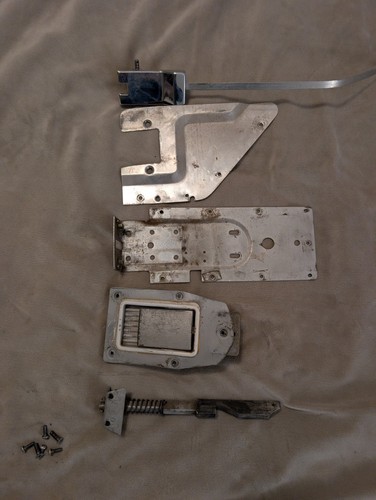 Cessna 150 door latch - h, rh