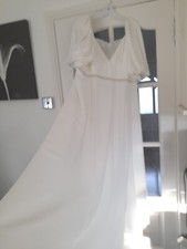  White Stunning  A Line  Wedding dress size 20 superb condition