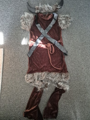 Girls viking outfit size - ,