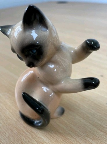 Beswick cat ornament vgc - cat, in