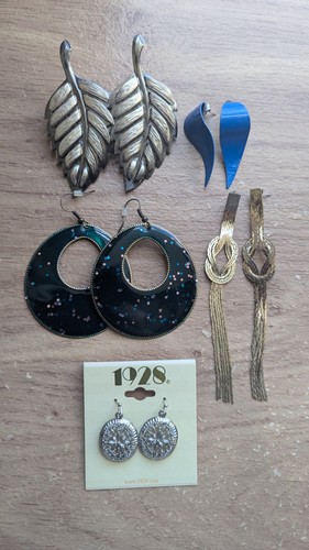 Pairs earrings of - x,