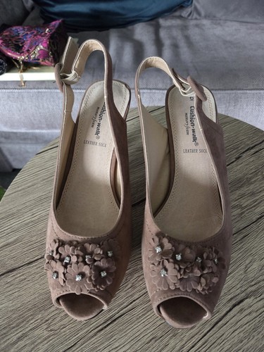 Bnwt woman cushion walk - bnwt,