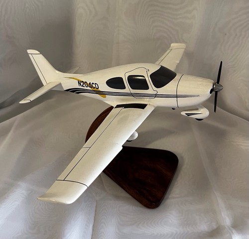 Cirrus sr22t desk model - cirrus,