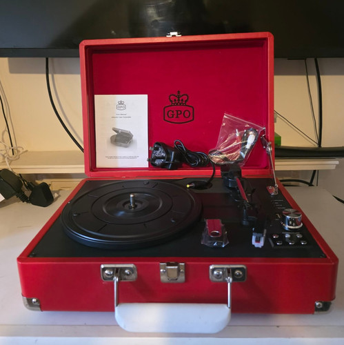 Gpo red attaché case - gpo, record