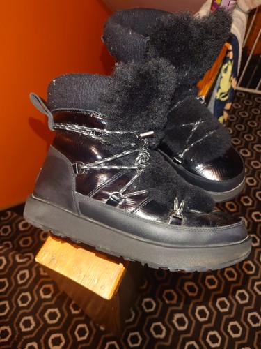 Ugg black ankle boots size - black,
