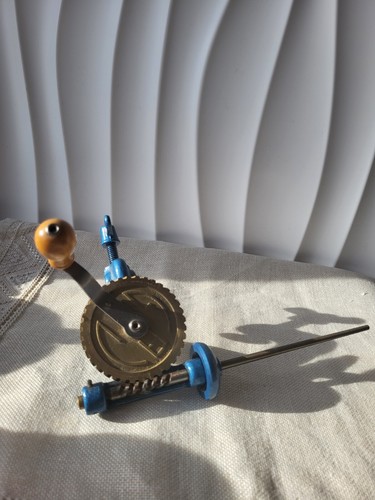 Antique cast iron hand crank - antique,