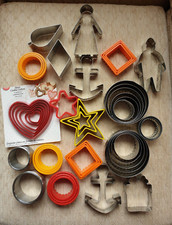 JOB LOT 46 BISCUIT & SCONE, PASTRY CUTTERS, SOME VINTAGE , SOME MODERN