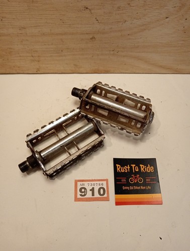 Vintage bicycle pedals 910 - bicycle,