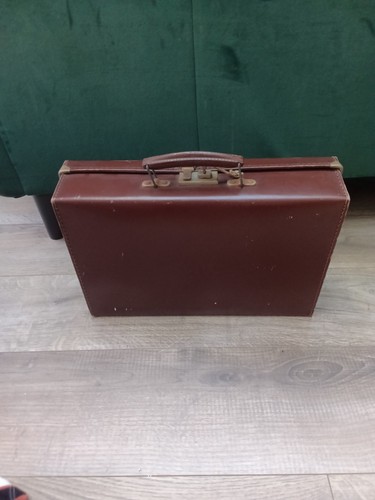 Small vintage hard shell brown - small,