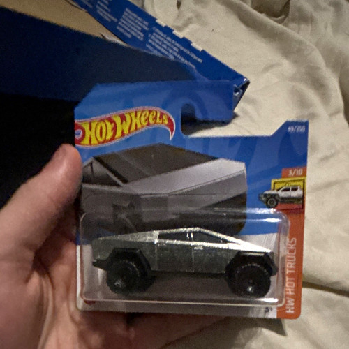 Hot wheels tesla cybertruck - hot,