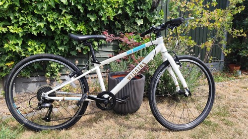 Wiggins chartres similar to - chartres, 24