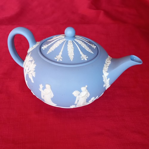Wedgwood blue jasperware large - blue,